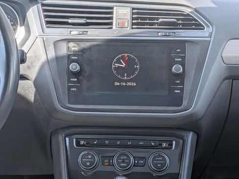 Used 2021 Volkswagen Tiguan SE w/ Panoramic Sunroof Package image 11