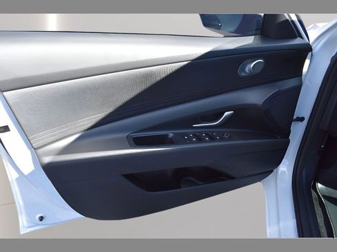 New 2026 Hyundai Elantra SE FWD image 13