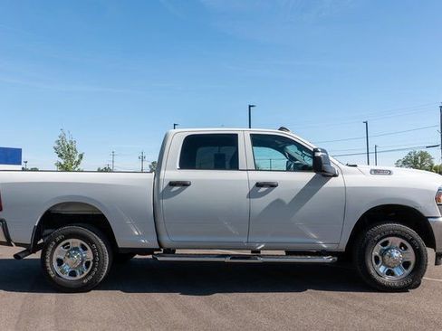 Used 2024 RAM 2500 Tradesman w/ Chrome Appearance Group AWD/4WD image 5