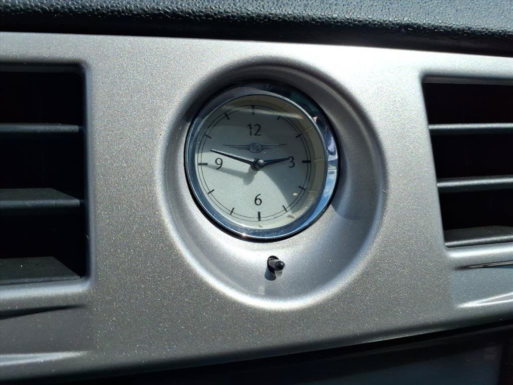 Used 2010 Chrysler Sebring Limited FWD image 23