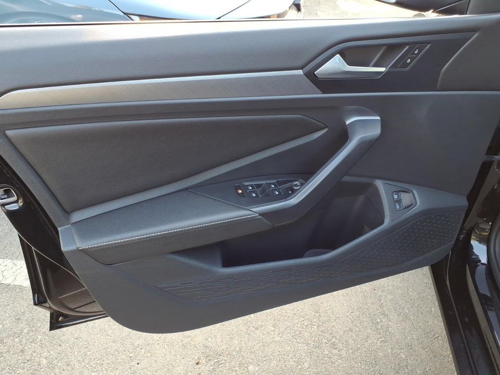 Used 2024 Volkswagen Jetta SE FWD image 20