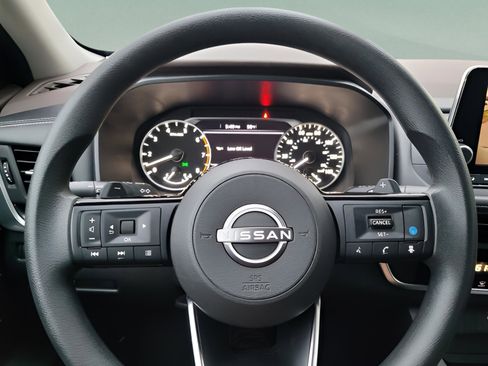 Used 2023 Nissan Rogue SV image 18