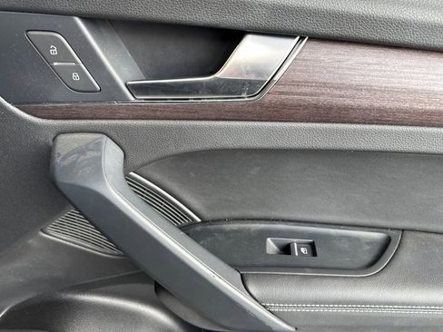 Used 2021 Audi Q5 e Prestige w/ Prestige Package image 19