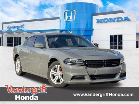 Used 2019 Dodge Charger SXT image 1
