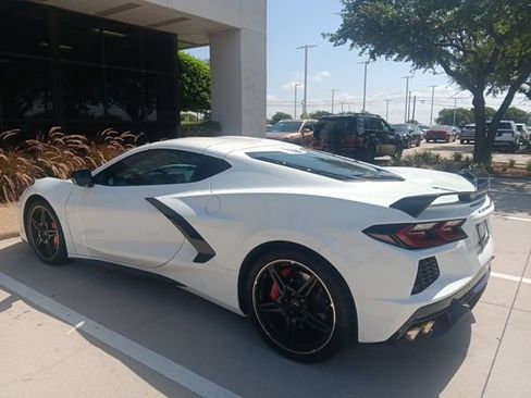 Used 2022 Chevrolet Corvette Stingray Preferred Cpe w/ Z51 Performance Package RWD image 9
