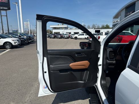 New 2026 GMC Canyon AT4 image 12