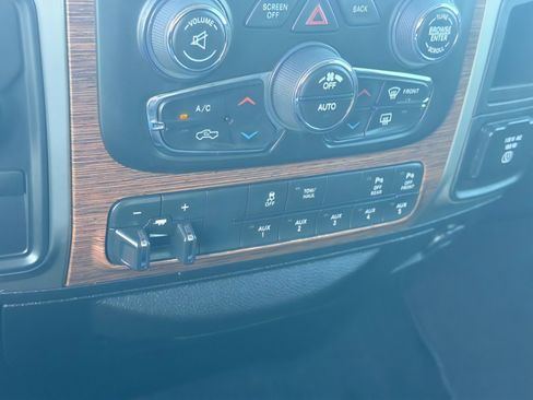 Used 2018 RAM 2500 Laramie w/ Convenience Group image 28