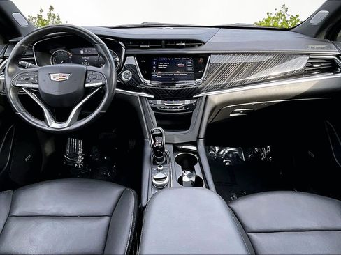 Used 2025 Cadillac XT6 Premium Luxury image 16
