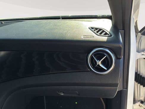 Used 2019 Mercedes-Benz GLA 250 4MATIC image 11