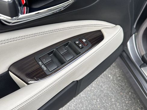 Used 2013 Lexus LS 460 L image 28