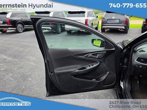 Used 2016 Chevrolet Malibu LT FWD image 14
