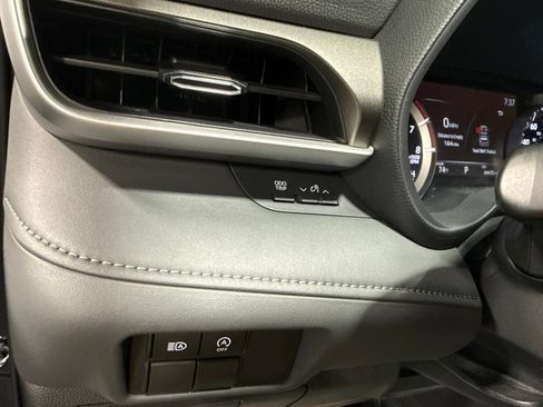Used 2023 Toyota Highlander L FWD image 37