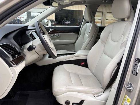 Used 2016 Volvo XC90 T6 Momentum w/ Momentum Plus Package AWD/4WD image 12