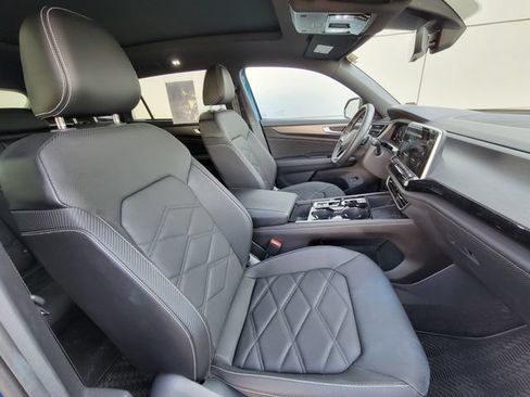 Used 2024 Volkswagen Atlas Cross Sport SE AWD/4WD image 16