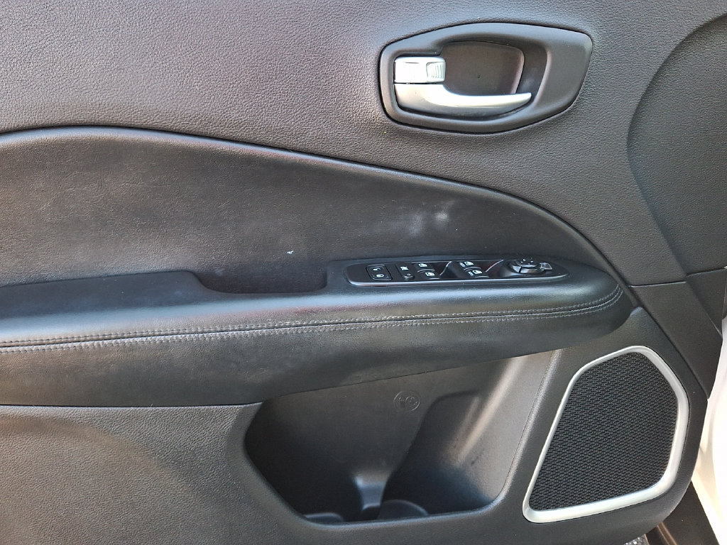 Used 2020 Jeep Compass Latitude AWD/4WD image 16