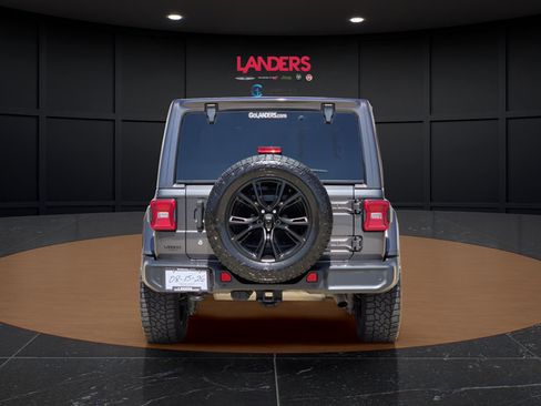 Used 2019 Jeep Wrangler Unlimited Sahara w/ Uconnect 4C Nav & Sound Group AWD/4WD image 3