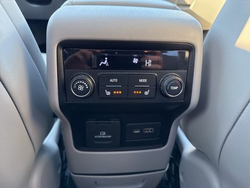 Used 2020 GMC Acadia SLT w/ Premium Package image 16