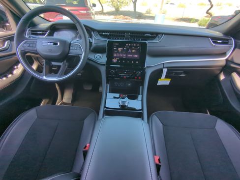 New 2025 Jeep Grand Cherokee Altitude image 20