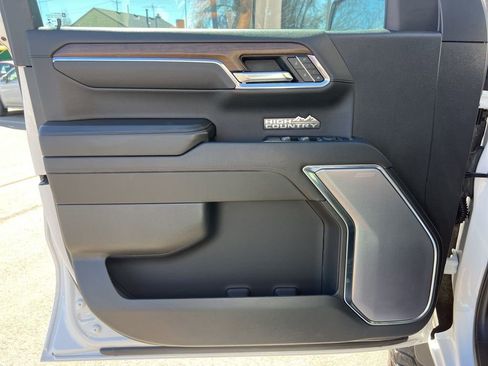 Used 2023 Chevrolet Silverado 1500 High Country w/ High Country Premium Package AWD/4WD image 10