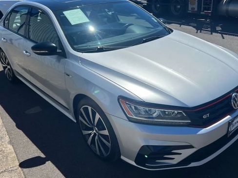 Used 2018 Volkswagen Passat 3.6 FWD image 3