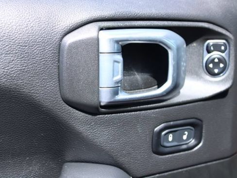 Used 2022 Jeep Wrangler Unlimited Sahara w/ LED Lighting Group AWD/4WD image 12