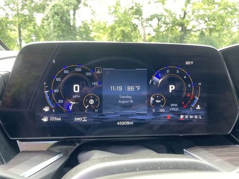 Used 2025 Chevrolet Tahoe Premier AWD/4WD image 15