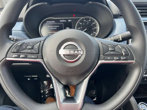 Used 2025 Nissan Versa SV FWD image 27