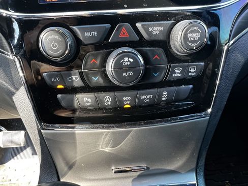 Used 2019 Jeep Grand Cherokee Limited image 27