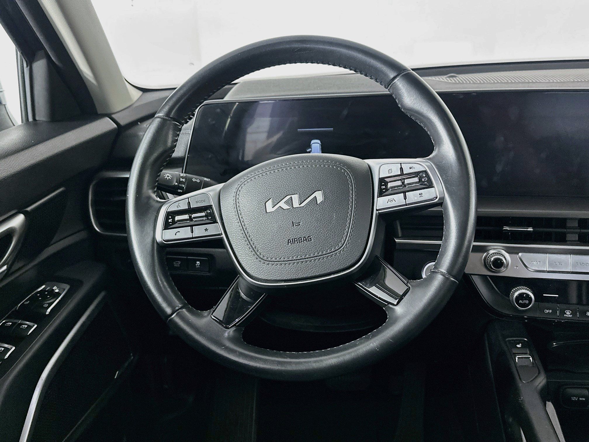 Used 2025 Kia Telluride S FWD image 18