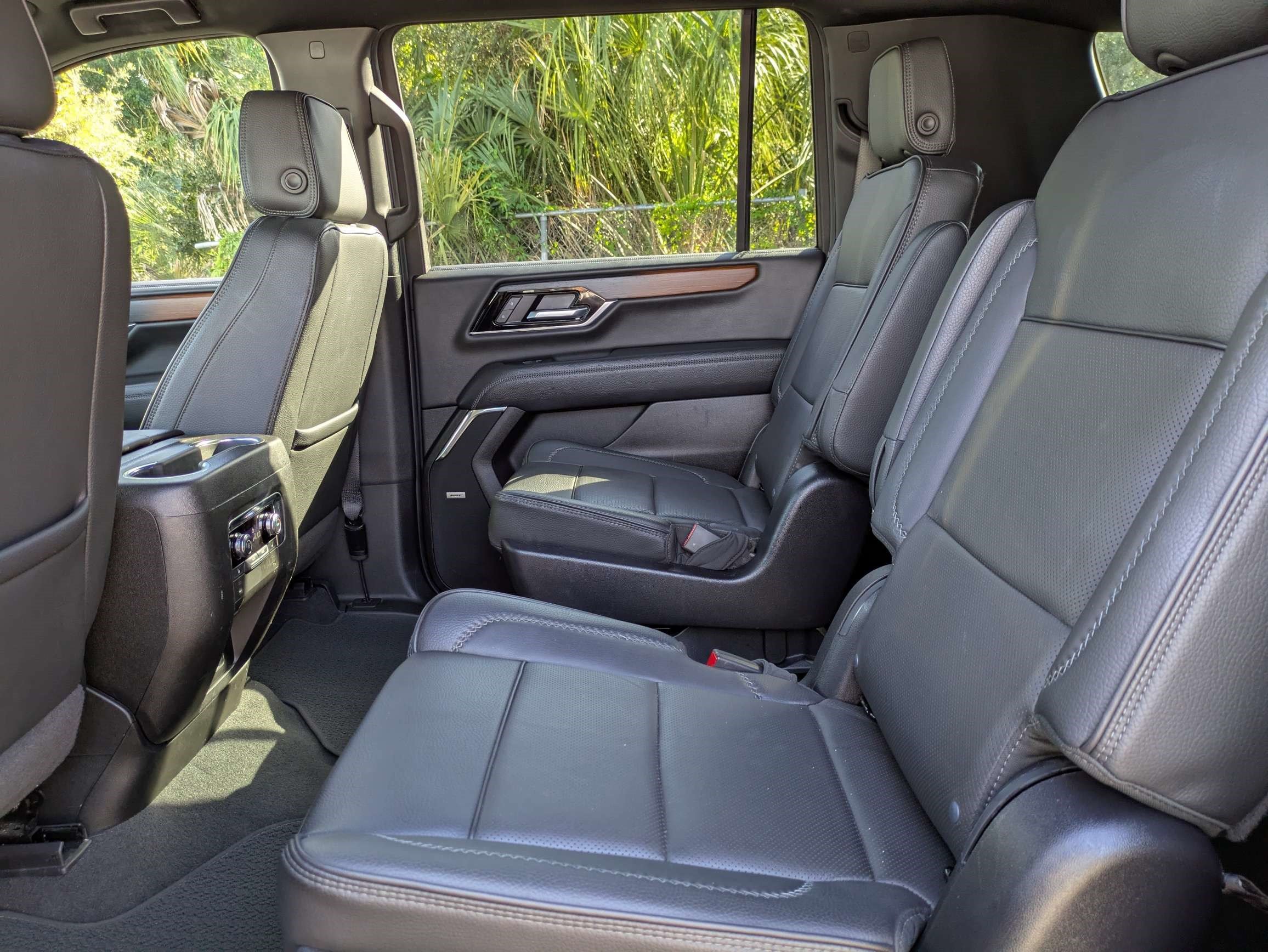 Used 2025 GMC Yukon XL Denali AWD/4WD image 14