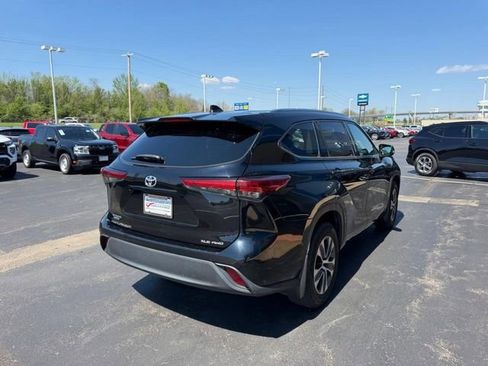 Used 2021 Toyota Highlander XLE AWD/4WD image 5