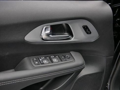 New 2026 Chrysler Pacifica Limited w/ S Appearance Package AWD/4WD image 8