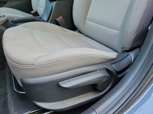 Used 2020 Hyundai Elantra SE FWD image 10
