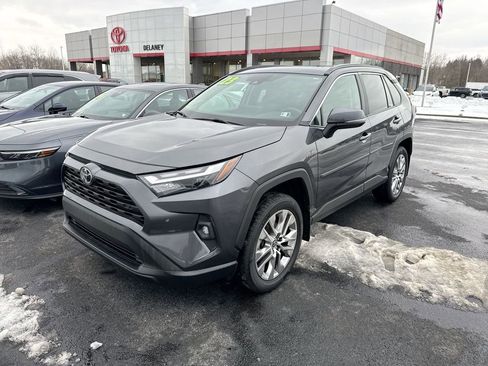 Used 2023 Toyota RAV4 XLE Premium image 4