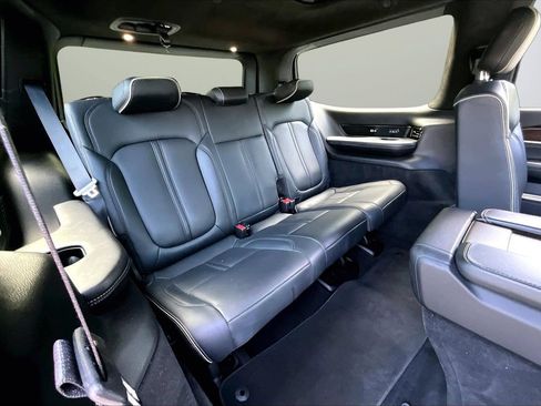 Used 2023 Jeep Grand Wagoneer Series II AWD/4WD image 25