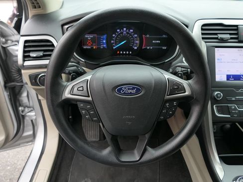 Used 2019 Ford Fusion SE FWD image 19
