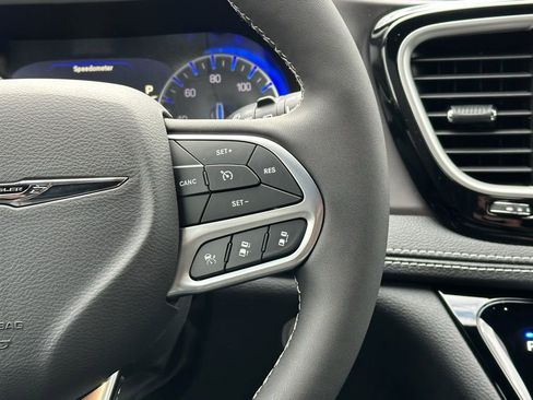 New 2026 Chrysler Pacifica Select AWD/4WD image 10