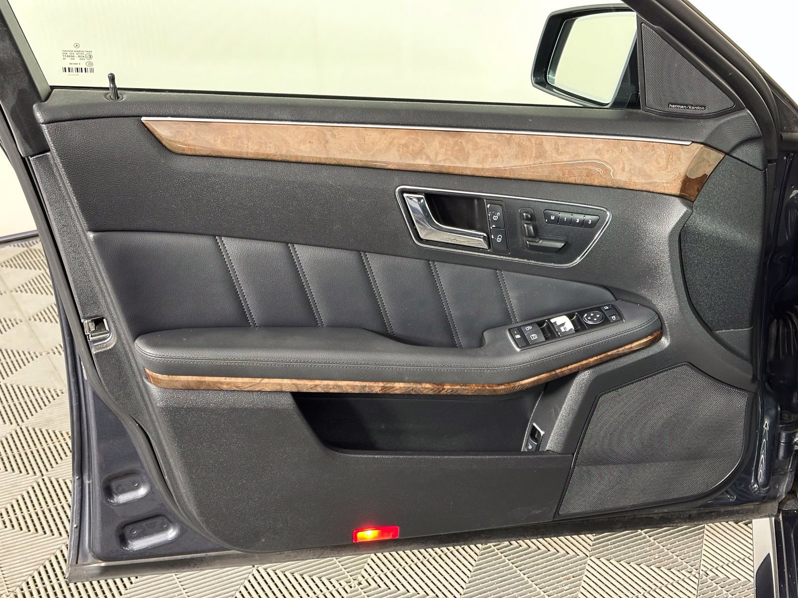Used 2011 Mercedes-Benz E 350 4MATIC Sedan image 30