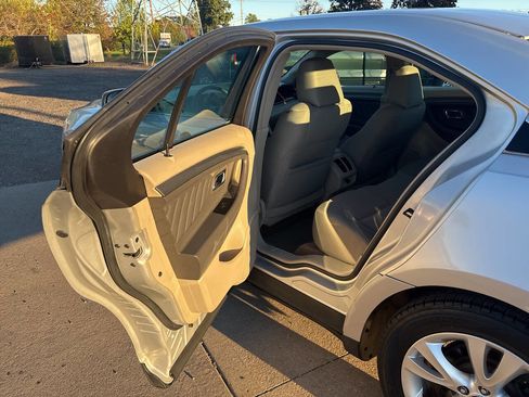 Used 2012 Ford Taurus SEL image 15