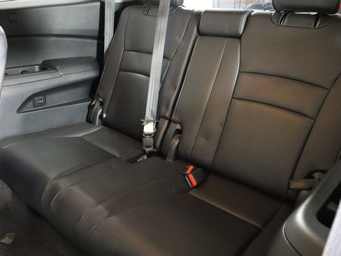 Used 2022 Honda Pilot Touring image 16