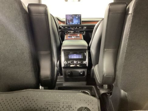 Used 2023 Lincoln Aviator Reserve w/ Equipment Group 201A AWD/4WD image 33