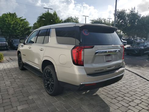 Used 2023 GMC Yukon SLT RWD image 4