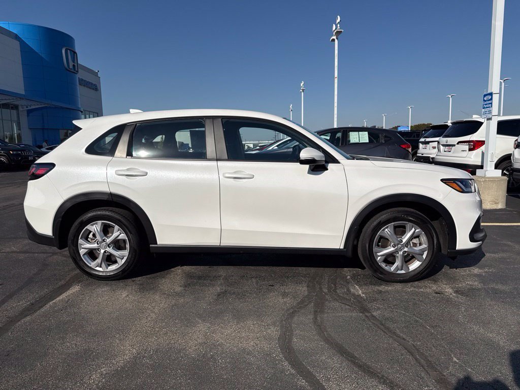 Certified 2025 Honda HR-V LX image 4