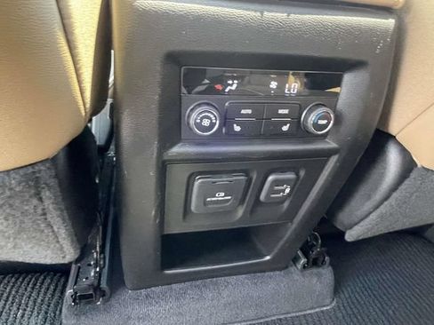 Certified 2022 Chevrolet Traverse Premier FWD image 12