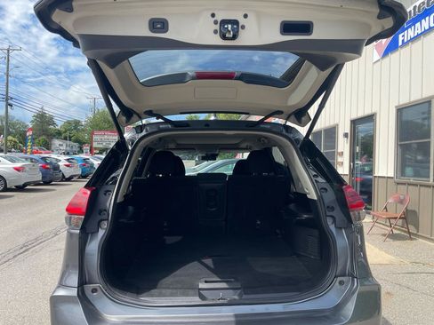 Used 2019 Nissan Rogue SV w/ Sun & Sound Touring Package AWD/4WD image 8
