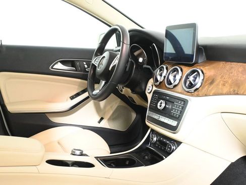 Used 2018 Mercedes-Benz GLA 250 4MATIC image 32