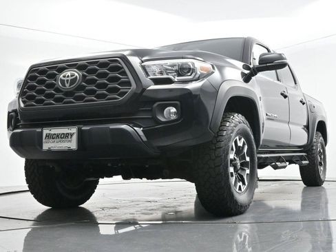 Used 2020 Toyota Tacoma TRD Off-Road AWD/4WD image 45