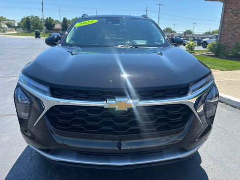 Used 2025 Chevrolet Trax LT w/ Driver Confidence Package FWD image 8