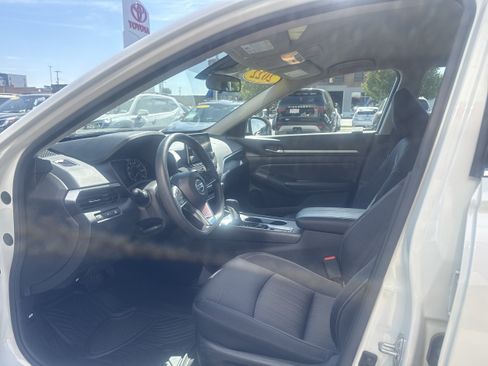 Used 2022 Nissan Altima 2.5 SV AWD/4WD image 2