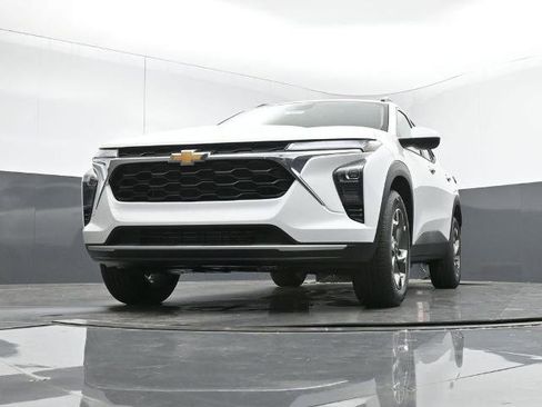 New 2026 Chevrolet Trax LT w/ Driver Confidence Package image 9
